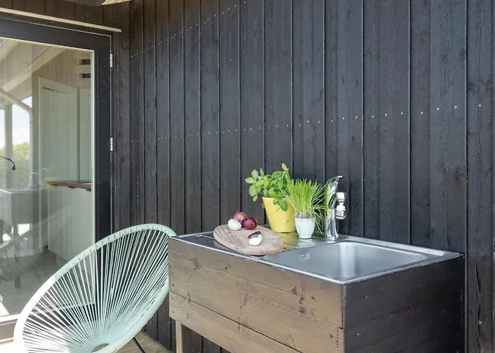 Gubbe - 500m From The Sea By Interhome