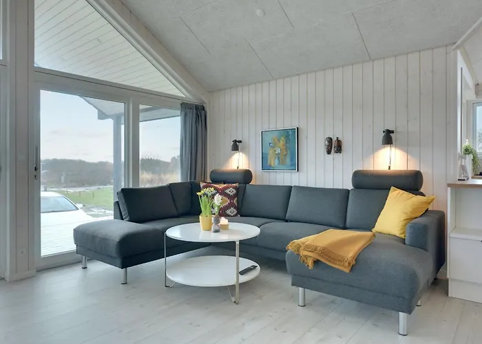 Gubbe - 500m From The Sea By Interhome Nyaraló